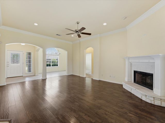 208 Red Wolf Lane, Red Oak, TX 75154