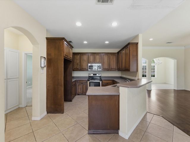 208 Red Wolf Lane, Red Oak, TX 75154