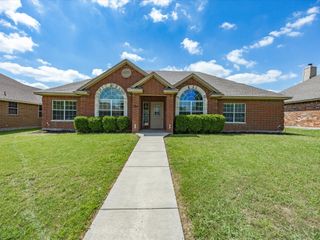 208 Red Wolf Lane, Red Oak, TX 75154