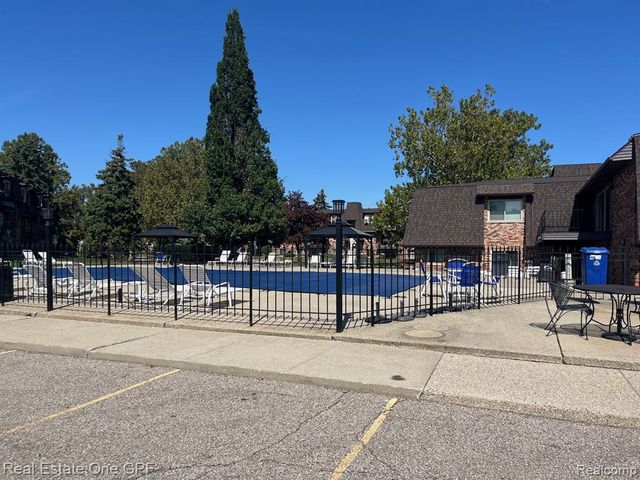 311 Riviera Drive, Saint Clair Shores, MI 48080