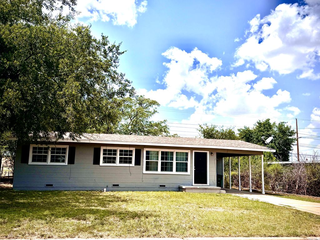 Image 1 of property listing at 2926 Field Street, San Angelo, TX 76901