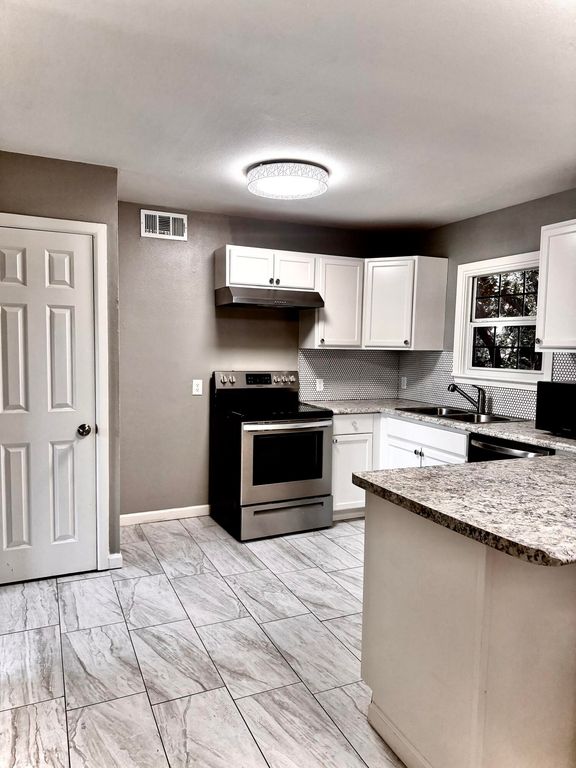 Image 6 of property listing at 2926 Field Street, San Angelo, TX 76901