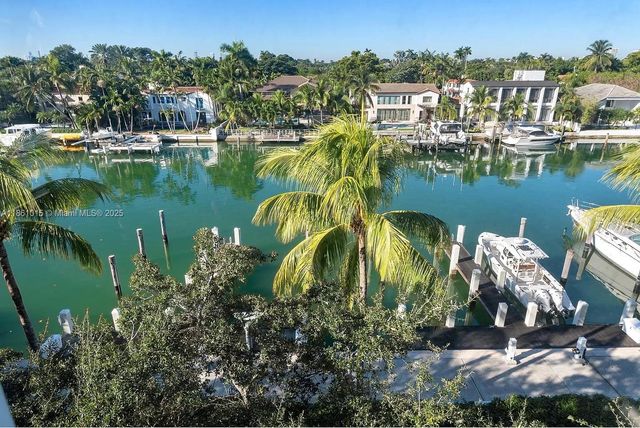 6101 W Laguna Dr W 6101, Miami Beach, FL 33141