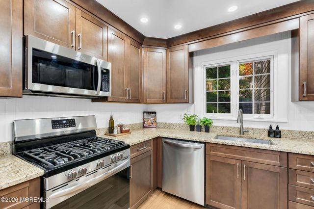 212 Linden Avenue, Highlands, NJ 07732