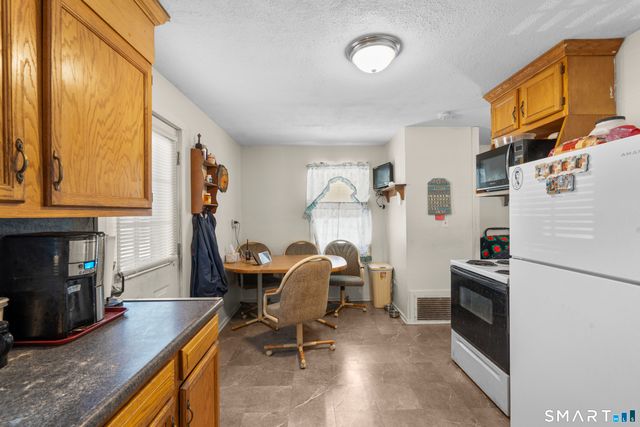 22 Tyler Circle, Manchester, CT 06040