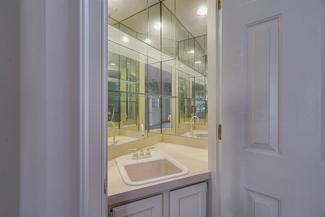 478 W RACQUET CLUB PLACE DR, Memphis, TN 38117