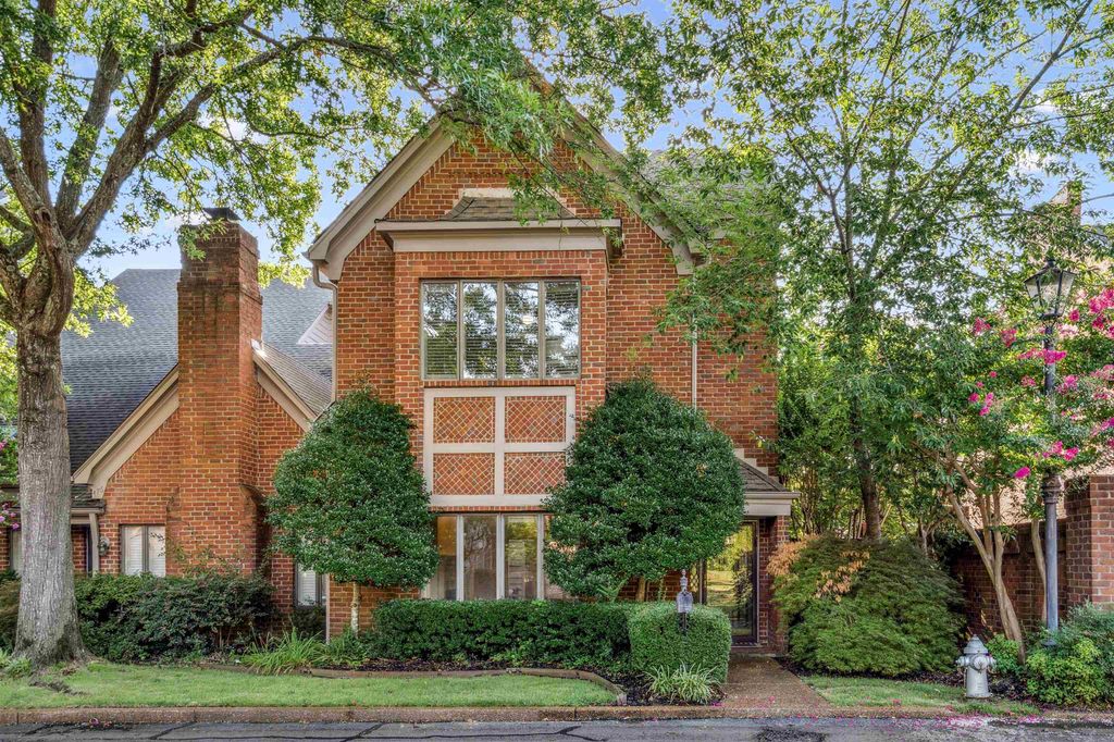 478 W RACQUET CLUB PLACE DR, Memphis, TN 38117