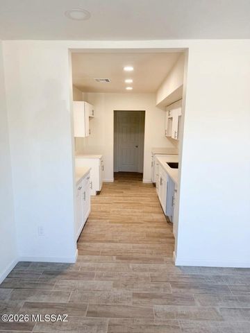 2151 S Howard Stravenue, Tucson, AZ 85713