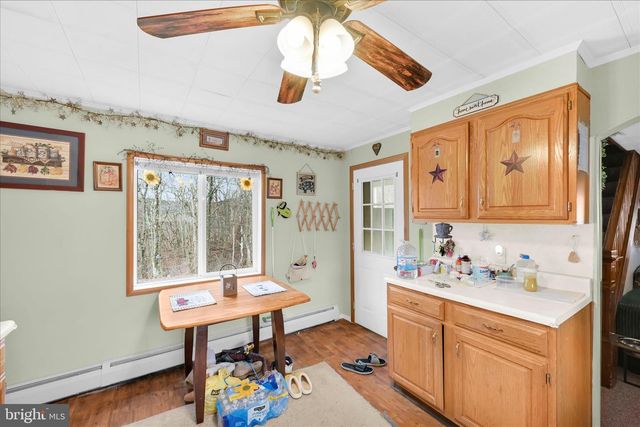 24 S SCHOOL ROW ST, Pottsville, PA 17901