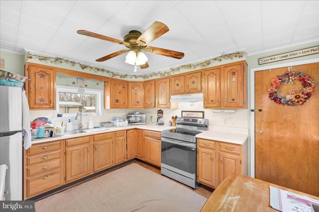 24 S SCHOOL ROW ST, Pottsville, PA 17901