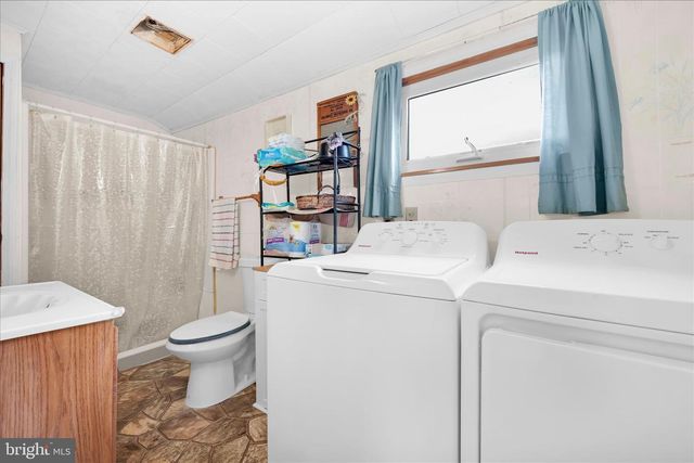 24 S SCHOOL ROW ST, Pottsville, PA 17901