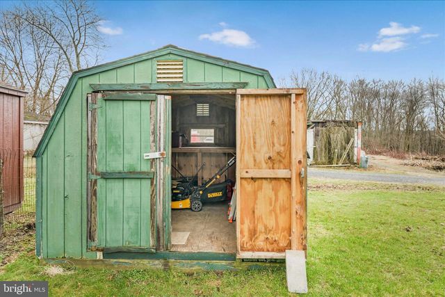 24 S SCHOOL ROW ST, Pottsville, PA 17901