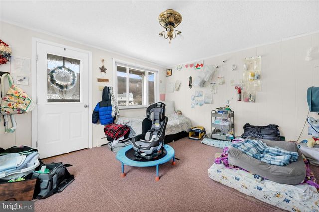 24 S SCHOOL ROW ST, Pottsville, PA 17901