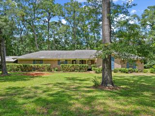 1819 Pin Oak Drive, Conroe, TX 77301