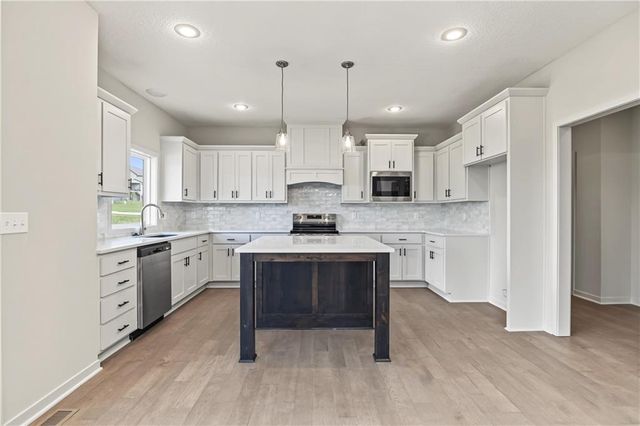 6100 Barth Road, Shawnee, KS 66226