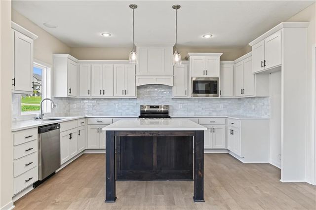 6100 Barth Road, Shawnee, KS 66226