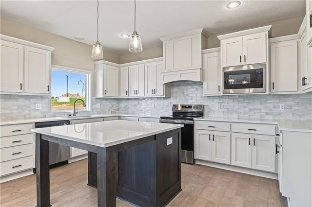 6100 Barth Road, Shawnee, KS 66226