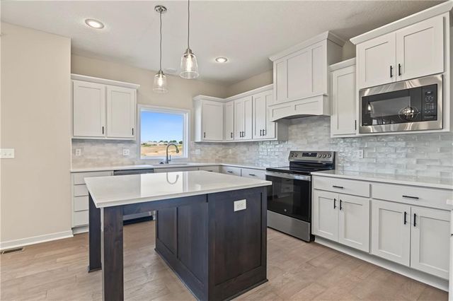 6100 Barth Road, Shawnee, KS 66226