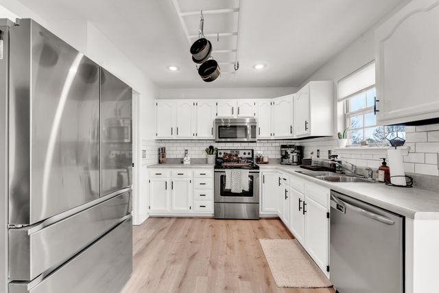 5462 W Lombard Street, Springfield, MO 65802