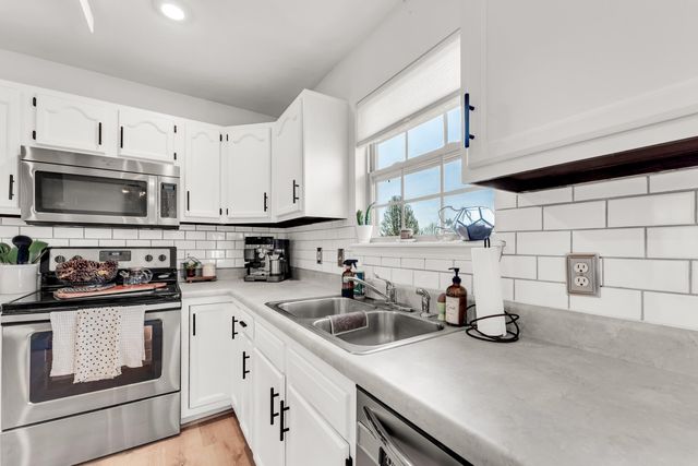 5462 W Lombard Street, Springfield, MO 65802