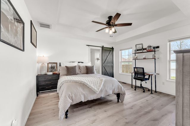 5462 W Lombard Street, Springfield, MO 65802