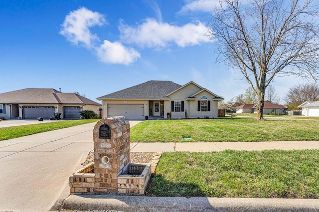 5462 W Lombard Street, Springfield, MO 65802