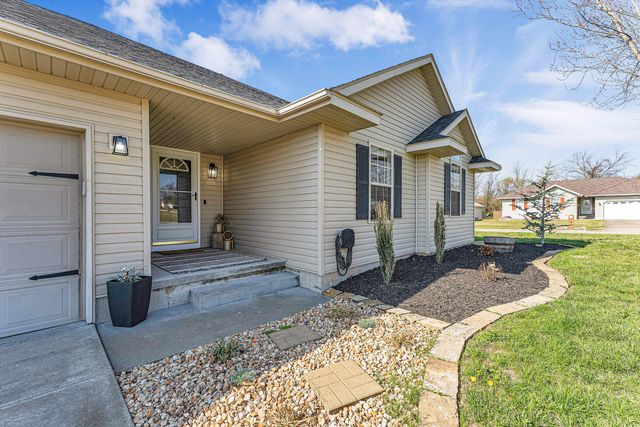5462 W Lombard Street, Springfield, MO 65802