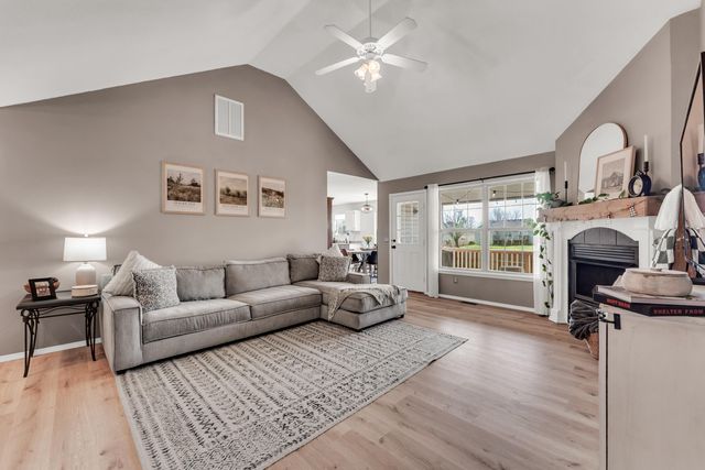 5462 W Lombard Street, Springfield, MO 65802