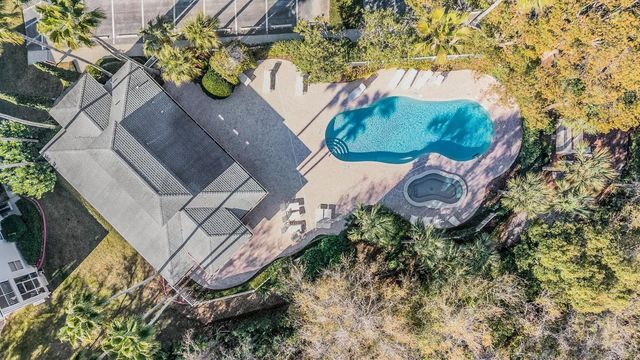 1827 HAMMOCKS AVENUE 1827, Lutz, FL 33549