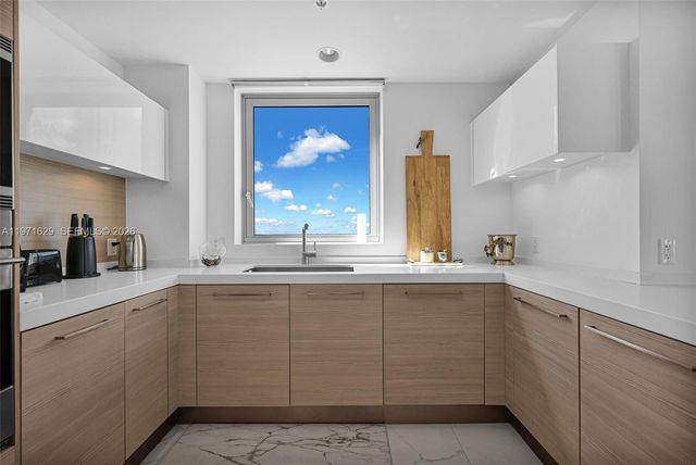 17111 Biscayne Blvd 1701, North Miami Beach, FL 33160