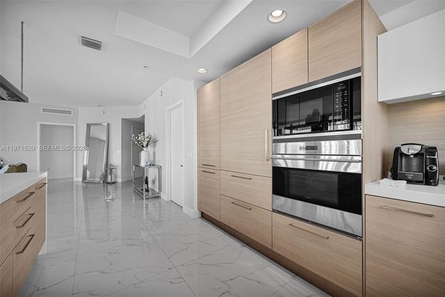 17111 Biscayne Blvd 1701, North Miami Beach, FL 33160