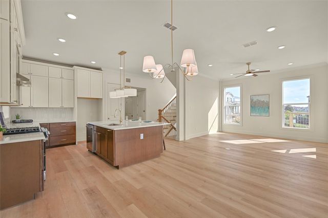 4444 Shady Lake Drive, Seabrook, TX 77586