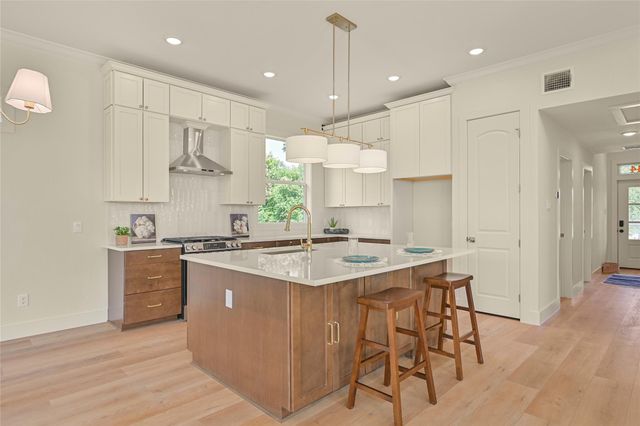 4444 Shady Lake Drive, Seabrook, TX 77586