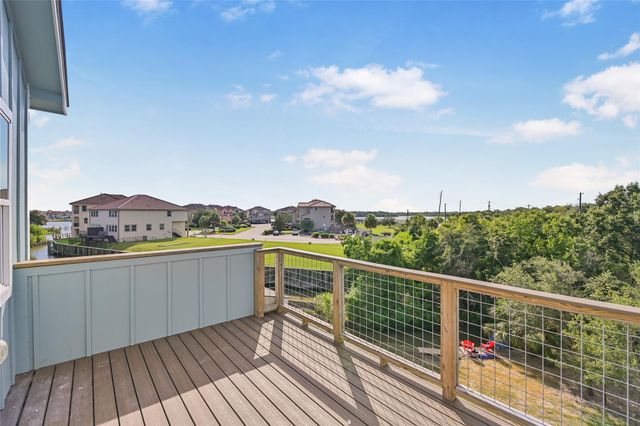 4444 Shady Lake Drive, Seabrook, TX 77586