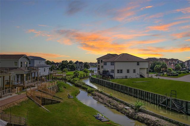 4444 Shady Lake Drive, Seabrook, TX 77586