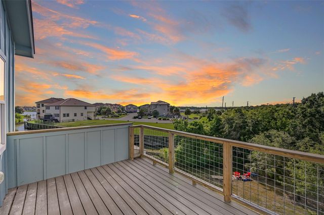 4444 Shady Lake Drive, Seabrook, TX 77586