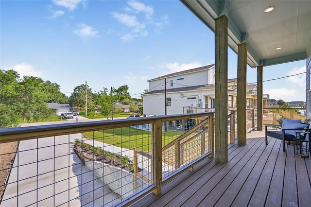 4444 Shady Lake Drive, Seabrook, TX 77586