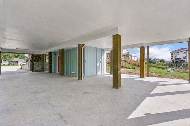 4444 Shady Lake Drive, Seabrook, TX 77586