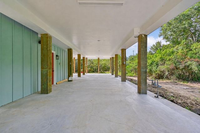 4444 Shady Lake Drive, Seabrook, TX 77586