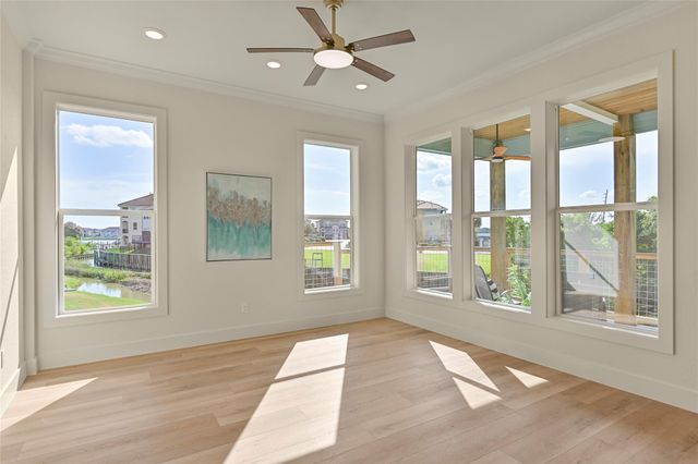 4444 Shady Lake Drive, Seabrook, TX 77586