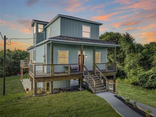 4444 Shady Lake Drive, Seabrook, TX 77586