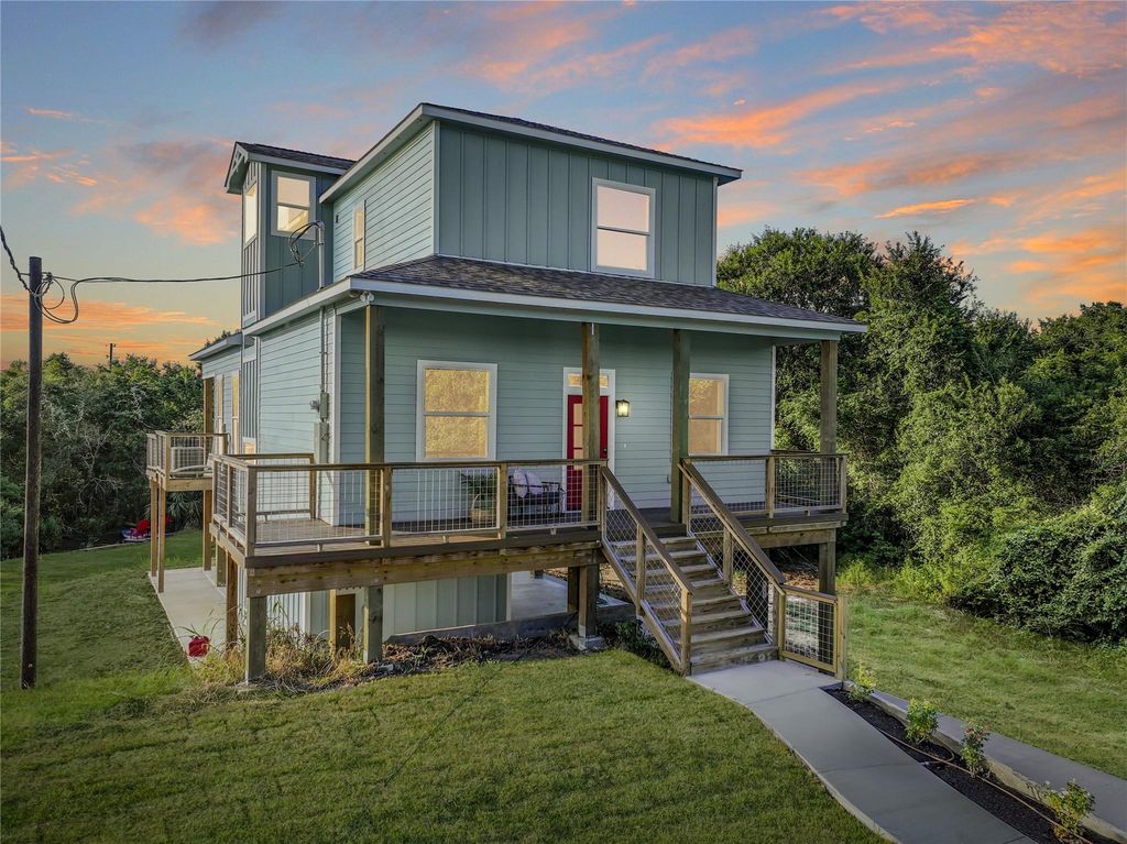 4444 Shady Lake Drive, Seabrook, TX 77586