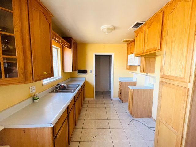 624 Bowlen Dr, West Sacramento, CA 95605