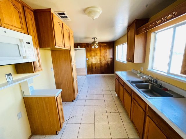 624 Bowlen Dr, West Sacramento, CA 95605