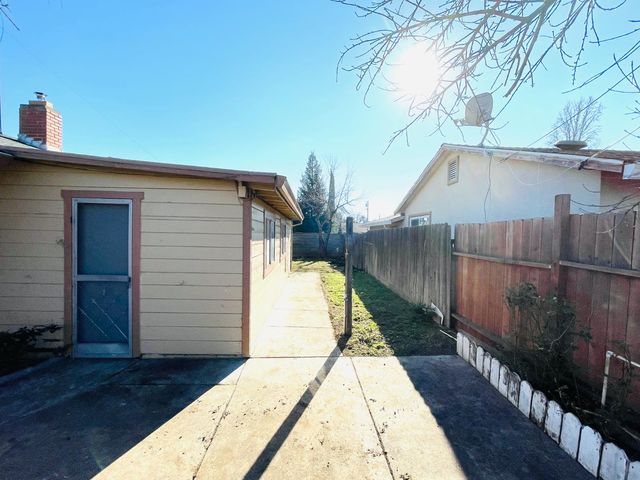 624 Bowlen Dr, West Sacramento, CA 95605