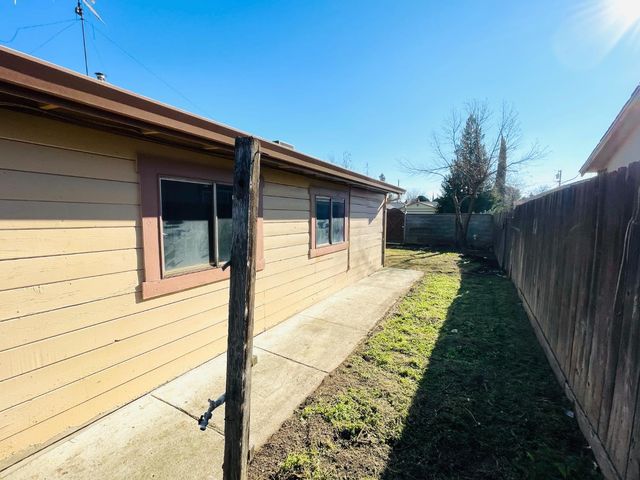 624 Bowlen Dr, West Sacramento, CA 95605