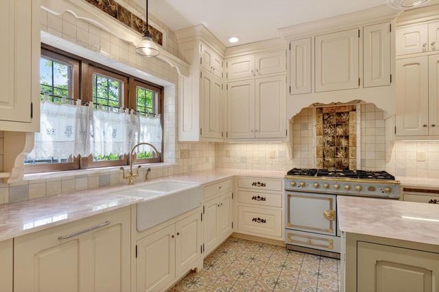 3452 Crestwood Drive, Madison, WI 53705