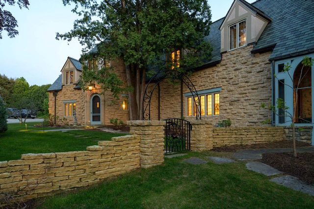 3452 Crestwood Drive, Madison, WI 53705