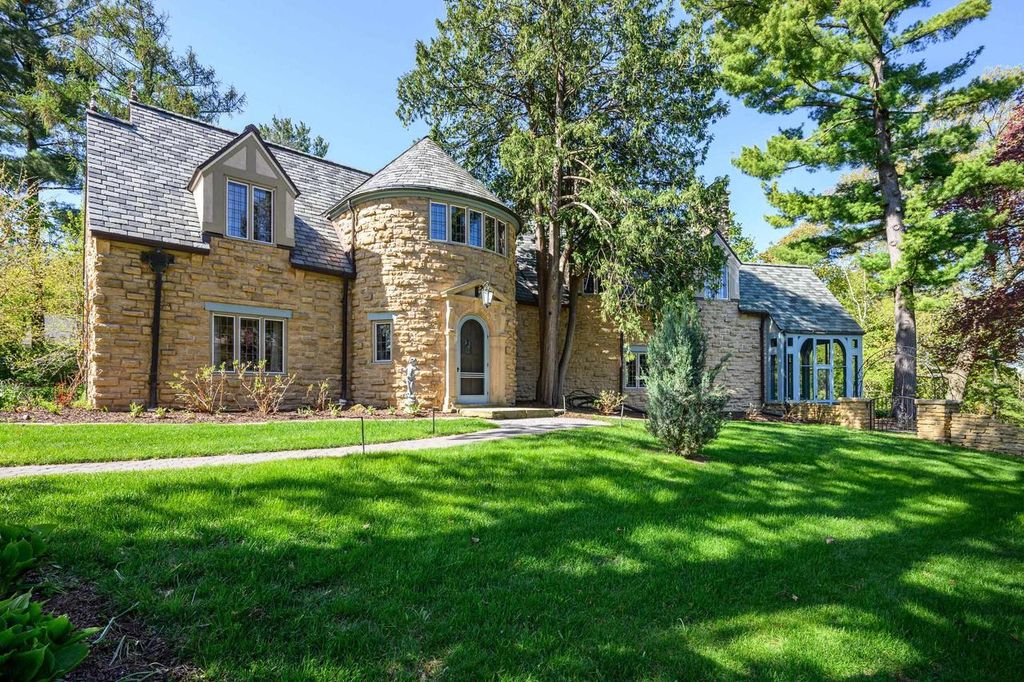 3452 Crestwood Drive, Madison, WI 53705
