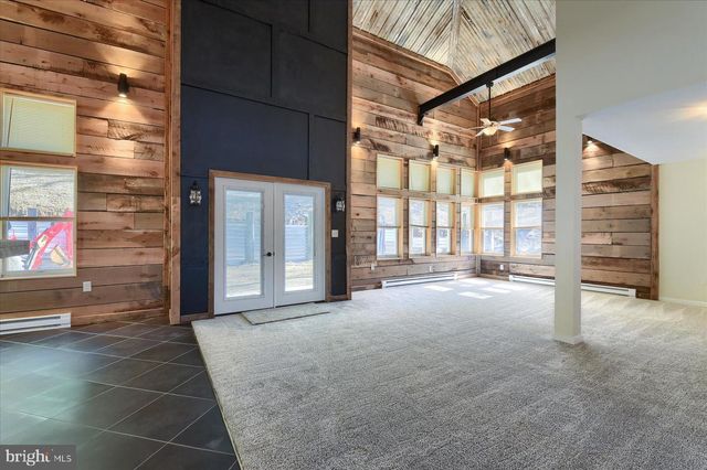 92 S SWEET ARROW LAKE RD, Pine Grove, PA 17963